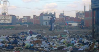 صور.. اضبط مخالفة.. القمامة تحاصر شوارع منشية مبارك بالمحلة