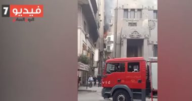 فيديو.. حريق داخل شقة سكنية بوسط البلد.. والإطفاء تسيطر على النيران