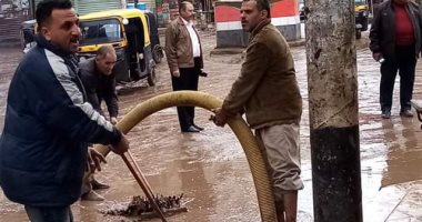 رئيس مدينة الشهداء يتابع عملية شفط مياه الأمطار بالشوارع رغم صدور قرار بنقله