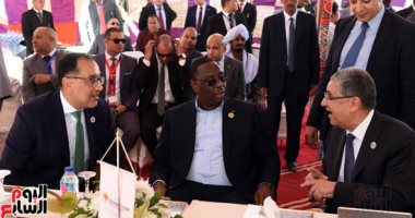 جولة تفقدية لرئيس الوزراء والرئيس السنغالى لمجمع بنبان للطاقة الشمسية بأسوان