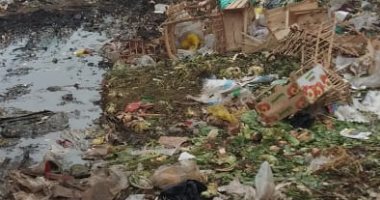 شكوى من انتشار القمامة بمساكن الزلزال فى السوق الجديد بالمقطم