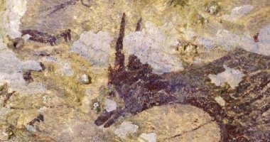 باحثون يكتشفون أقدم عمل فنى فى التاريخ يجسد مطاردة بين أشباه بشر وحيوانات