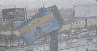 جهاز  6 أكتوبر يزيل لوحة إعلانية ضخمة آيلة للسقوط بالطريق المؤدى للمدينة 