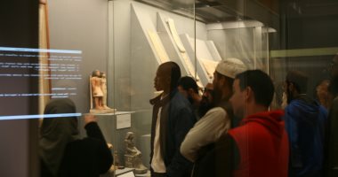 طلاب من مختلف العلم يزورون متحف الحضارة قبل منتدى شباب العالم