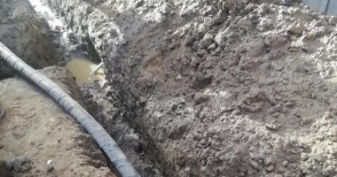 قارئ يشكو كسر ماسورة مياه أثناء تركيب كابل كهرباء بمركز أبو تشت محافظة قنا