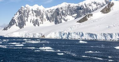 نهران جليديان فى أنتاركتيكا يهددان برفع منسوب المياه فى البحار والمحيطات