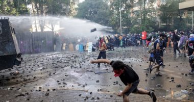 استمرار الإشتباكات واعمال العنف بين المتظاهرين والأمن فى تشيلى