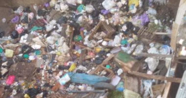 شكوى من انتشار القمامة بحارة البلابلة بسوق الحسبة فى دمياط