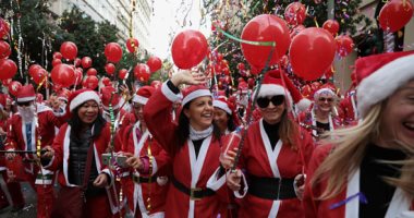 "سانتا كلوز" فى سباق للجرى بشوارع أثينا 