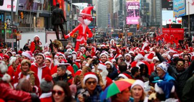 مسيرات بزى سانتا كلوز تجوب نيويورك لجمع التبرعات احتفالا بأعياد الميلاد