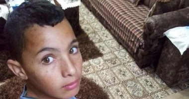 سيلفى الاعتقال.. طفل فلسطينى يلتقط صورة أخيرة بالمنزل قبل مداهمة الاحتلال