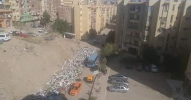 شكوى من تراكم القمامة أمام عمارات الـ3000 بزهراء مدينة نصر