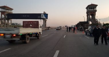 سقوط جزء من كوبرى مشاة بمدينة 6 أكتوبر اصطدمت به سيارة نقل