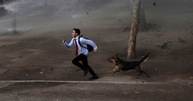الشرطة تطلق الكلاب والغاز المسيل وتطارد المتظاهرين بالخيول فى تشيلى