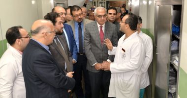 صور.. رئيس جامعة المنصورة يفتتح تجديدات الوحدات التخصصية بمستشفى الأطفال بـ23 مليون جنيه