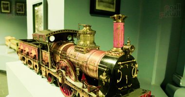 شاهد تاريخ النقل بمصر من القطارات البخارية للطائرات فى متحف السكة الحديد