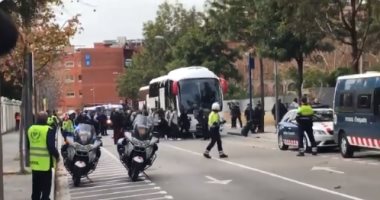 وصول ريال مدريد إلى مقر الإقامة فى برشلونة تحت حراسة مشددة.. فيديو 