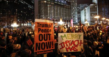 صور.. تظاهرات وسط العاصمة الأمريكية واشنطن تحت شعار " اعزلوا ترامب"