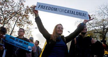 برشلونة ضد الريال.. لافتات الاستقلال تحاصر "كامب نو" قبل الكلاسيكو.. فيديو