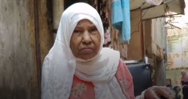 ولسه "بتمشى وتعافر".. 102 عام ترسم ملامح "أكبر معمرة فى القاهرة"