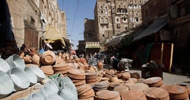 صناعة الأوانى الفخارية فى مصنع تقليدى بالعاصمة اليمنية 