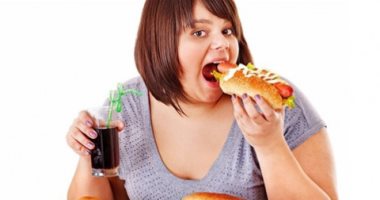 هل تعرف من الأكثر عرضة للإصابة باضطراب الأكل.. النساء أم الرجال؟