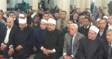 صور.. وزير الأوقاف والمفتى ومحافظ بورسعيد يؤدون صلاة الجمعة بمسجد السلام 