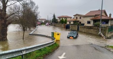 شاهد منازل تغرق وسيارات تعوم ووفيات فى موجة فيضانات بإسبانيا × 5 فيديوهات