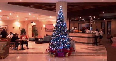 سياح العالم يحتفلون بالكريسماس فى البحر الأحمر وأشجار عيد الميلاد تستقبل النزلاء بالمطار والفنادق
