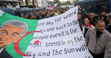 صور.. الجزائريون يواصلون الاحتجاج بعد تنصيب رئيس جديد