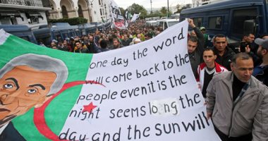 الجزائريون يواصلون الاحتجاج بعد تنصيب رئيس جديد