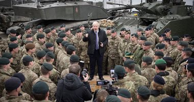بوريس جونسون يزور معسكر القوات البريطانية فى استونيا للاحتفال معهم بعيد الميلاد