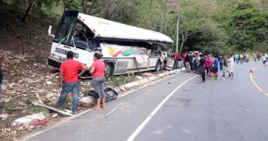 صور.. ارتفاع حصيلة حادث تصادم بين حافلة وشاحنة بجواتيمالا إلى 20 شخصا