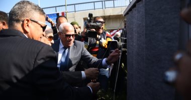 محافظ بورسعيد ورئيس هيئة قناة السويس يفتتحان الممشى السياحى 