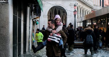 شوارع مدينة البندقية تغرق فى مياه الفيضانات 