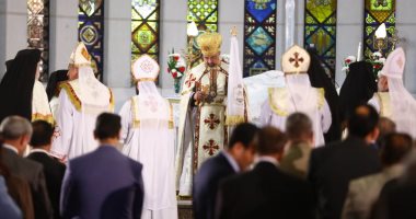 أجراس كاتدرائية الكاثوليك تعلن بدء قداس عيد الميلاد المجيد 