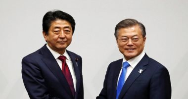 زعيما كوريا الجنوبية واليابان يجتمعان لأول مرة منذ شهور مع استمرار التوتر