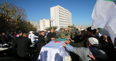 رد الجميل.. ثورة جزائرية فى حب قايد صالح خلال تشييع جنازته