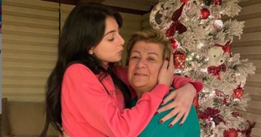 هكذا احتفلت ماريتا حلانى بالكريسماس مع جدتها ..صور