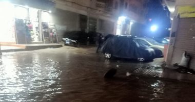 استمرار هطول الأمطار ليلا بالإسكندرية وغرق بعض شوارع غرب المحافظة ..صور