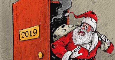 كاريكاتير صحيفة كويتية.. خروج بابا نويل حزين من عام 2019 