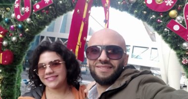 "سلامة" يشارك صحافة المواطن صوره خلال الاحتفال بالكريسماس مع زوجته