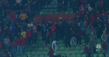فيديو.. جمهور الأهلى يغادر المدرجات فى الدقيقة 40 أمام بلاتينيو 