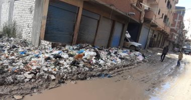 صور.. مواطنون غرب الإسكندرية يشتكون بسبب تراكم مياه الأمطار والقمامة