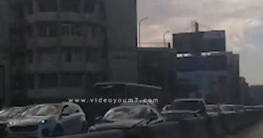 فيديو.. زحام وتكدس للسيارات على كوبرى أكتوبر أعلى التحرير تجاه مدينة نصر