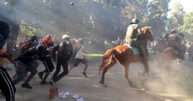 كر وفر بين الشرطة ومتظاهرين ضد سياسة الرئيس سيبستيان فى تشيلى