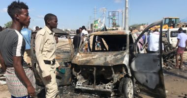 مصادر طبية صومالية: ارتفاع عدد قتلى تفجير سيارتين ملغمتين بمقديشو إلى 50 شخصا