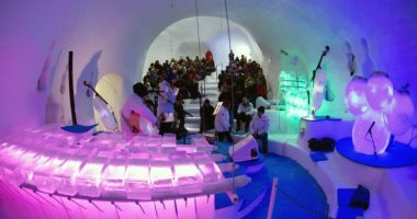 مهرجان الجليد.. تنظيم حفل موسيقى وسط جبال الألب الإيطالية بمناسبة رأس السنة
