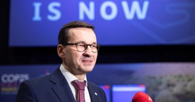 رئيس وزراء بولندا: عدد من الدول تبحث فرض عقوبات ثانوية لحظر إمدادات النفط الروسى