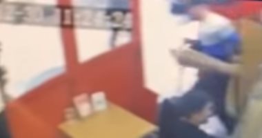 شاب لبنانى يسرق "سيخ شاورما" من مطعم ويهرب.. فيديو
